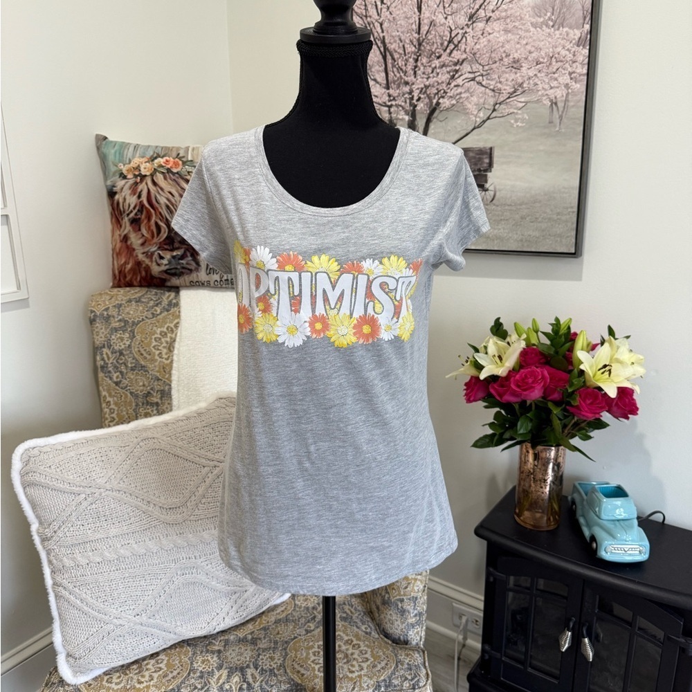 Wound Up Gray Fitted Short Sleeve Tee